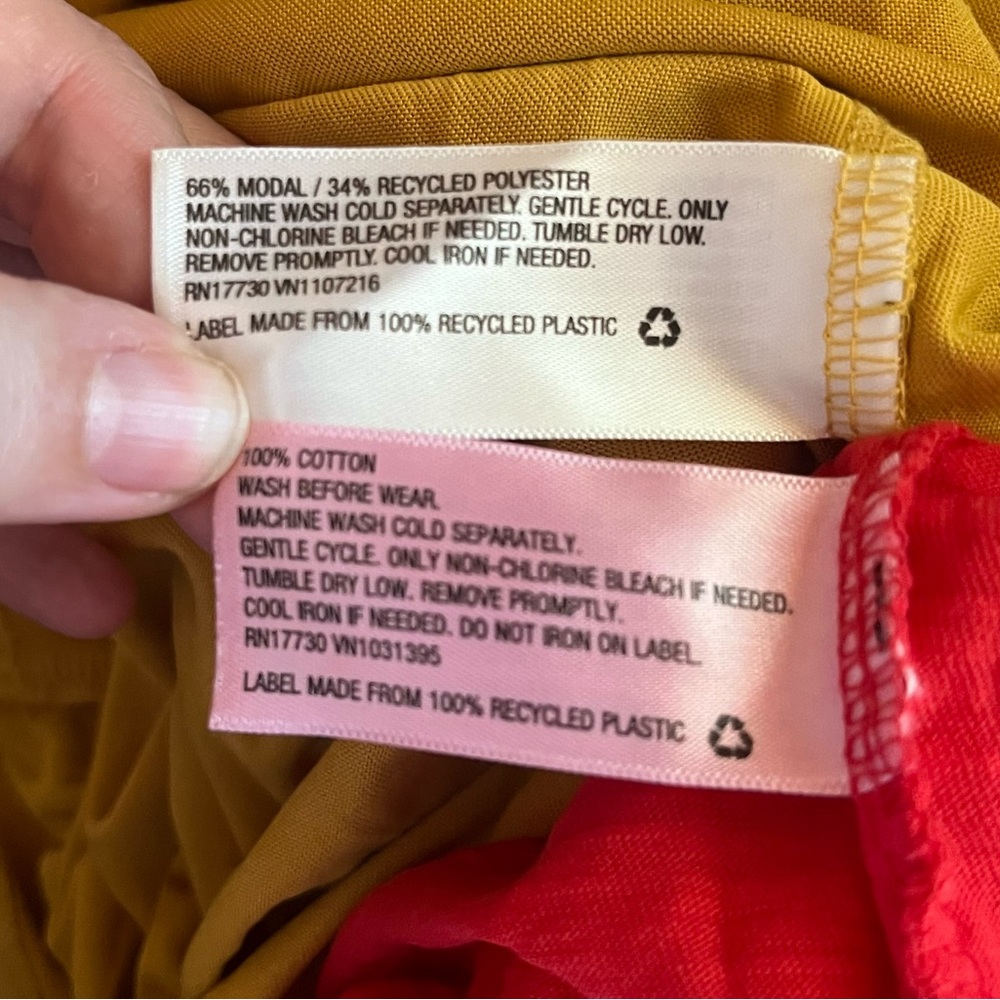 Lot of 2 NWT Universal Thread A New Day Red Gold T-shirt Women’s Tops Ret $30! - Picture 15 of 15